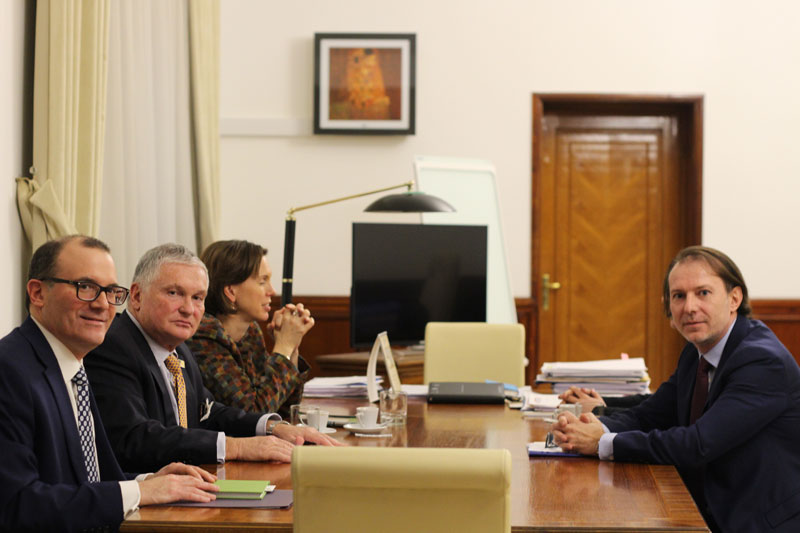 02. Întâlnire cu Excelența Sa Adrian Zuckerman, Ambasadorul SUA la București
